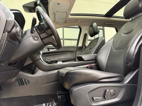 Used 2019 Ford Edge Titanium w/ Equipment Group 301A image 11