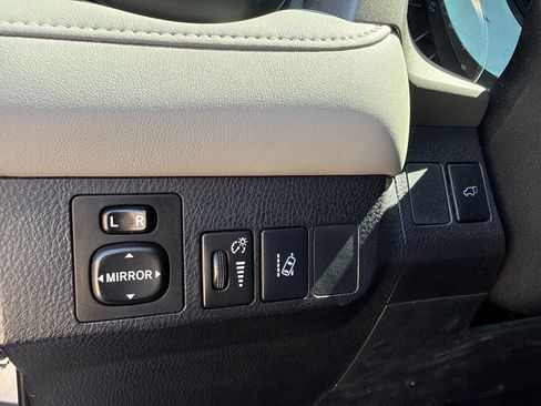 Used 2016 Toyota RAV4 XLE w/ Convenience Package FWD image 14