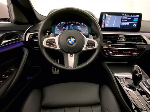 Used 2023 BMW 530i xDrive w/ M Sport Package AWD/4WD image 4