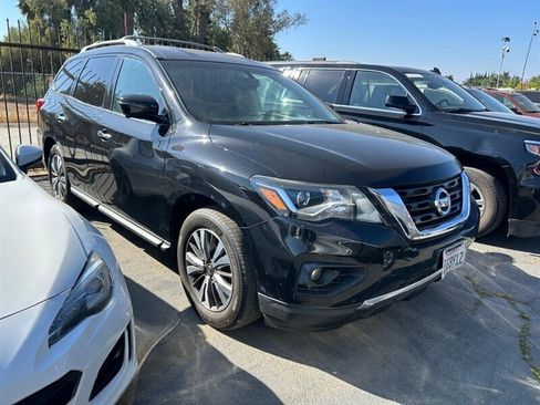 Used 2018 Nissan Pathfinder SL FWD image 9