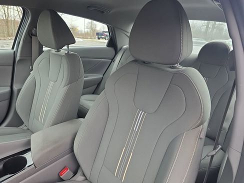 Used 2025 Hyundai Elantra Blue image 15