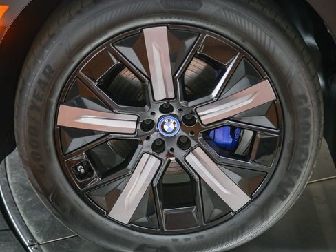 Certified 2024 BMW iX xDrive50 w/ Premium Package AWD/4WD image 10