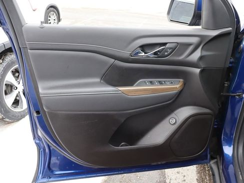 Used 2023 GMC Acadia SLE w/ Driver Convenience Package image 10