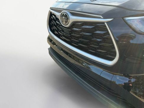 Used 2023 Toyota Highlander XLE image 23