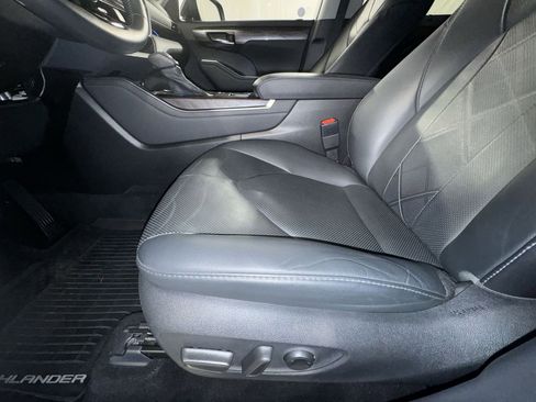Used 2021 Toyota Highlander Platinum image 17