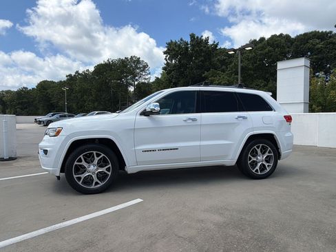 Used 2019 Jeep Grand Cherokee Overland AWD/4WD image 2