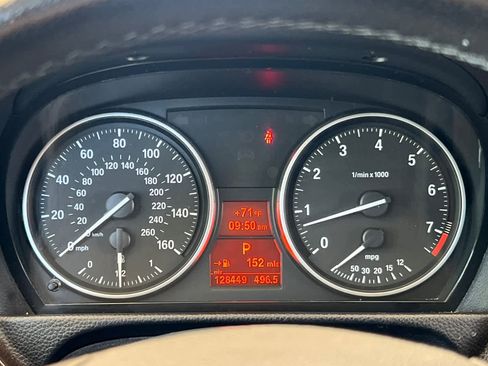 Used 2011 BMW 328i xDrive Sedan AWD/4WD image 27