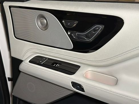 New 2026 Lincoln Aviator Black Label w/ Black Label Special Edition image 9