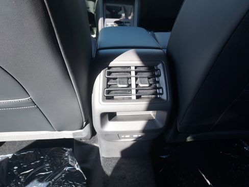 New 2026 Volkswagen Tiguan SE R-Line image 16