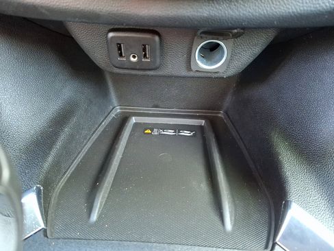 Used 2022 Chevrolet Traverse LT image 23