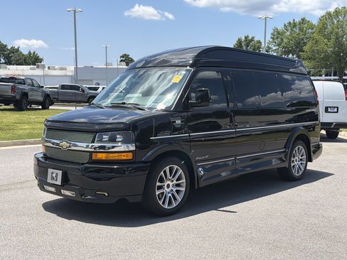 Used 2021 Chevrolet Express 2500 RWD image 7