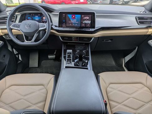 Certified 2024 Volkswagen Atlas Cross Sport SE FWD image 19