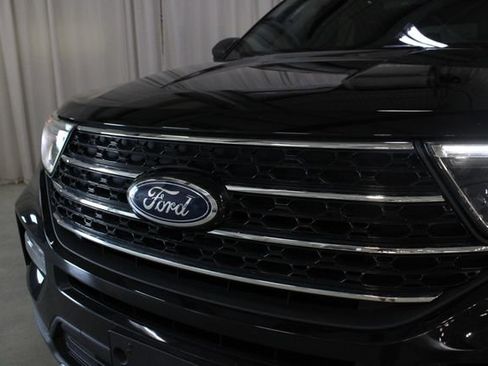 Used 2020 Ford Explorer XLT w/ Equipment Group 202A AWD/4WD image 35