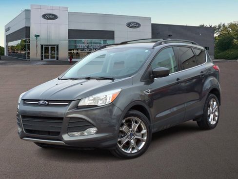 Used 2015 Ford Escape SE w/ Equipment Group 201A image 1