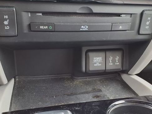 Used 2016 Honda Pilot Touring image 29