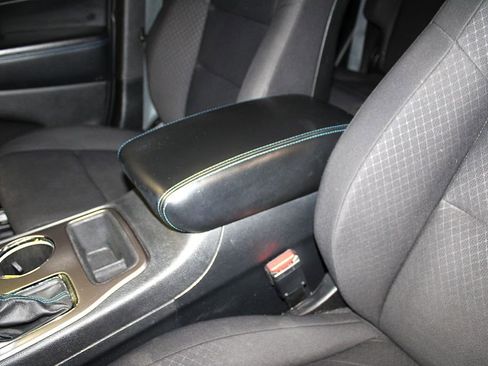 Used 2018 Jeep Grand Cherokee Laredo AWD/4WD image 25