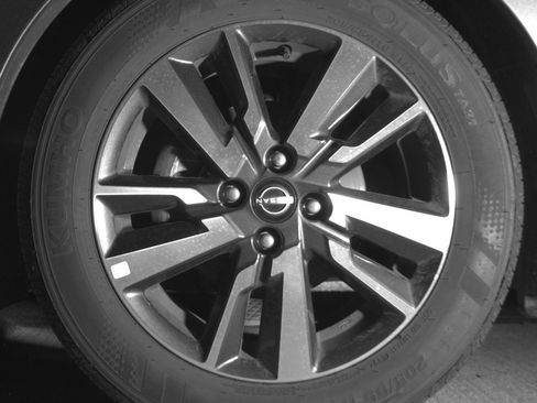 Used 2025 Nissan Versa SV FWD image 12