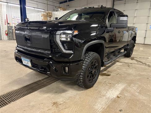 Used 2024 Chevrolet Silverado 3500 LTZ w/ LTZ Plus Package image 2