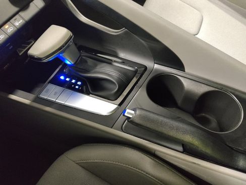 Used 2025 Hyundai Elantra SE FWD image 26