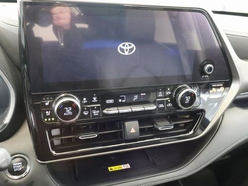Used 2023 Toyota Highlander Limited AWD/4WD image 21