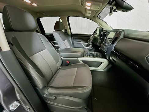 Used 2024 Nissan Titan SV w/ SV Convenience Package image 25