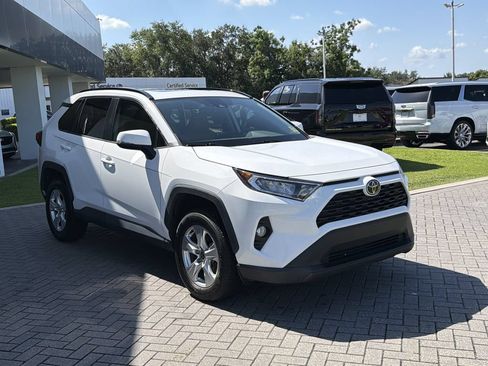 Used 2021 Toyota RAV4 XLE w/ Convenience Package FWD image 7