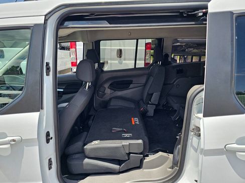 Used 2019 Ford Transit Connect XLT image 16