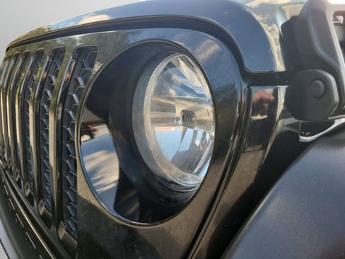 Used 2020 Jeep Gladiator Sport w/ Quick Order Package 24S image 5