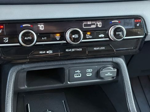 Used 2025 Honda Pilot Touring image 24