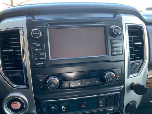 Used 2016 Nissan Titan SL image 28