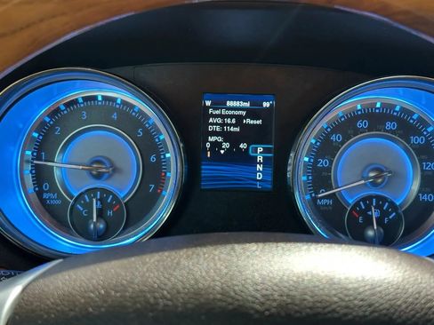 Used 2014 Chrysler 300 C RWD image 10