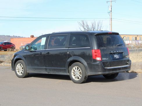 Used 2018 Dodge Grand Caravan SXT image 3