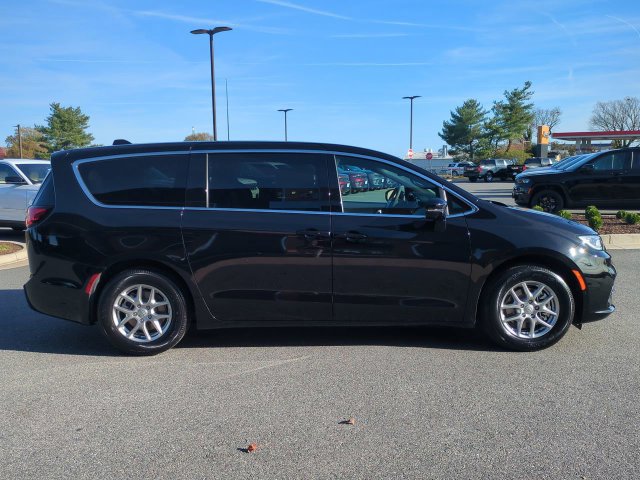 New 2026 Chrysler Pacifica Select FWD image 3