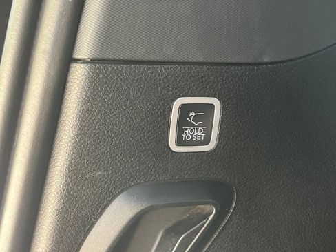 Used 2022 Jeep Wagoneer Series II RWD image 15