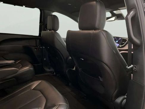Used 2025 Chrysler Pacifica Select FWD image 68