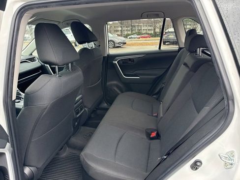 Used 2022 Toyota RAV4 LE image 16