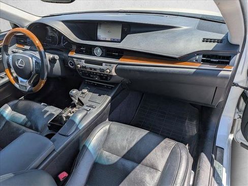 Used 2014 Lexus ES 300h w/ Luxury Package w/Bamboo Trim FWD image 22