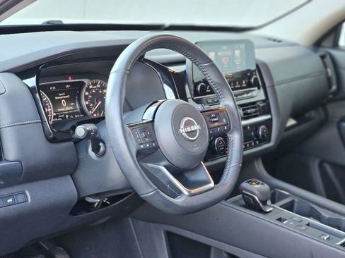 Certified 2025 Nissan Pathfinder SL image 12