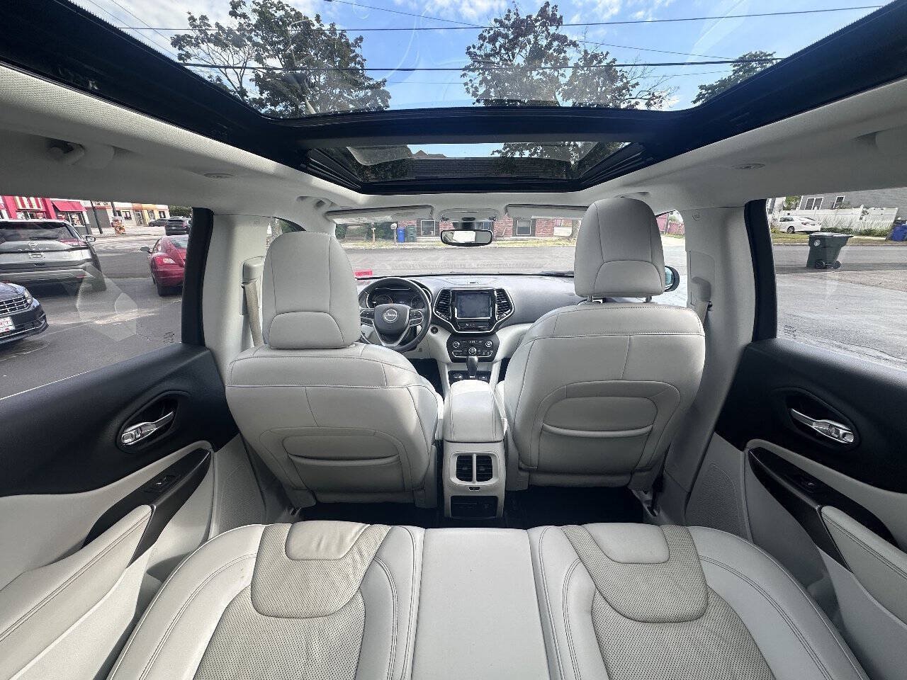 Used 2019 Jeep Cherokee Limited AWD/4WD image 7
