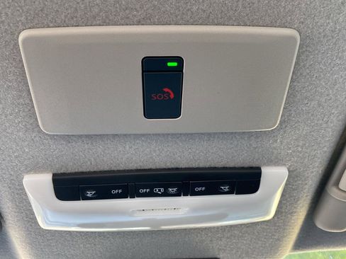 Certified 2023 Nissan Kicks SR w/ SR Premium Package FWD image 35