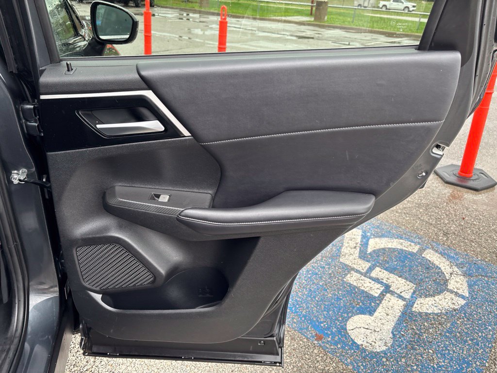 Used 2024 Mitsubishi Outlander SE FWD image 17