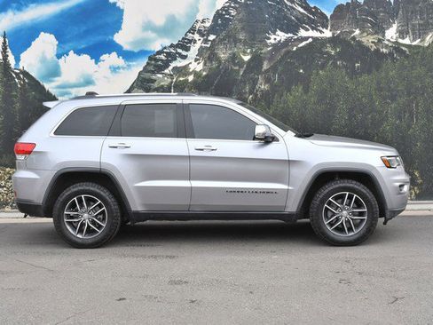 Used 2017 Jeep Grand Cherokee Limited w/ Luxury Group II image 2