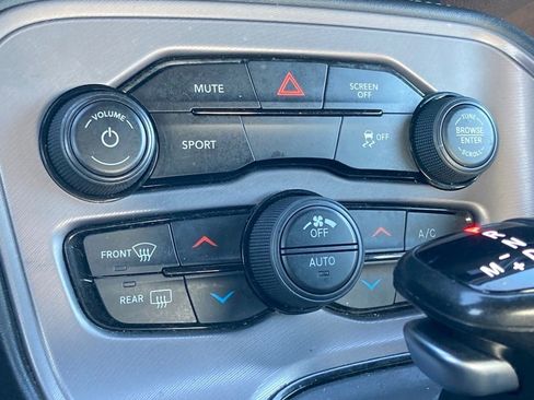 Used 2023 Dodge Challenger SXT image 27