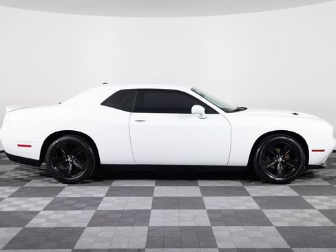 Used 2018 Dodge Challenger SXT RWD image 9