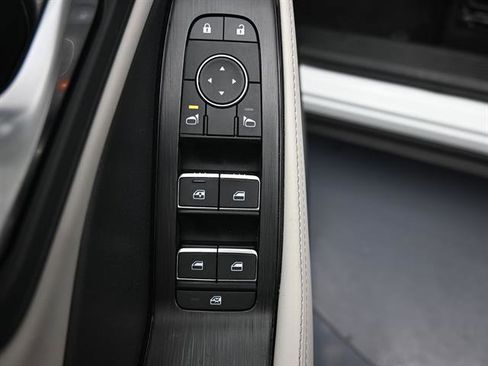 Used 2025 Nissan Rogue SL w/ Tech Package image 6