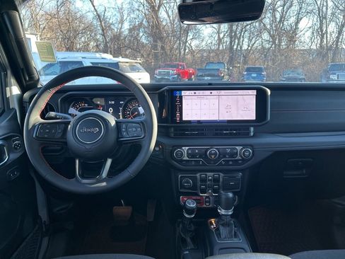 Used 2024 Jeep Gladiator Rubicon w/ Technology Group image 16