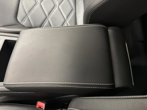 Used 2025 Volkswagen Atlas SE AWD/4WD image 19