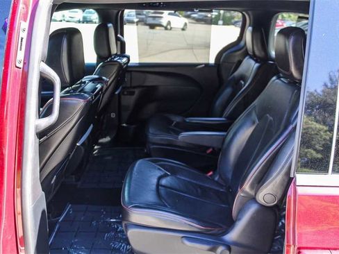 Used 2020 Chrysler Pacifica Limited image 16