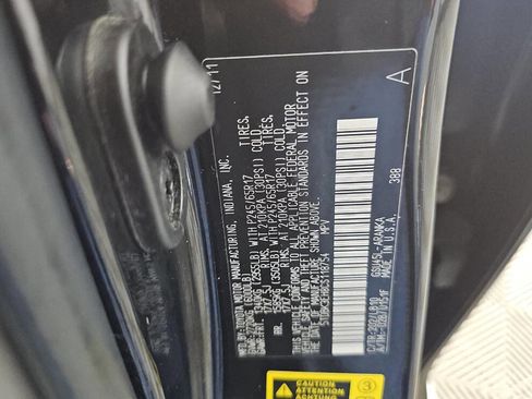 Used 2012 Toyota Highlander SE w/ Tow Pkg image 8