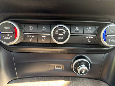 Used 2022 Alfa Romeo Stelvio Ti AWD/4WD image 18
